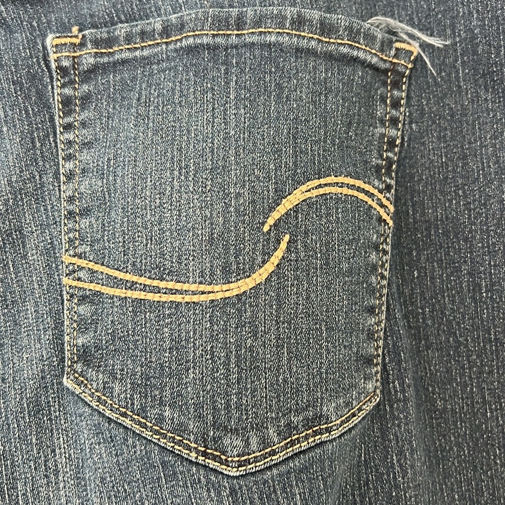 Levi Strauss & Co., modern Capri, Sz 22W, cuffed Capri jeans, stretch, comfy - Picture 5 of 12